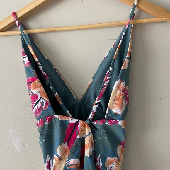 NWT Roxy One piece Swimsuit - Picture 4 of 11